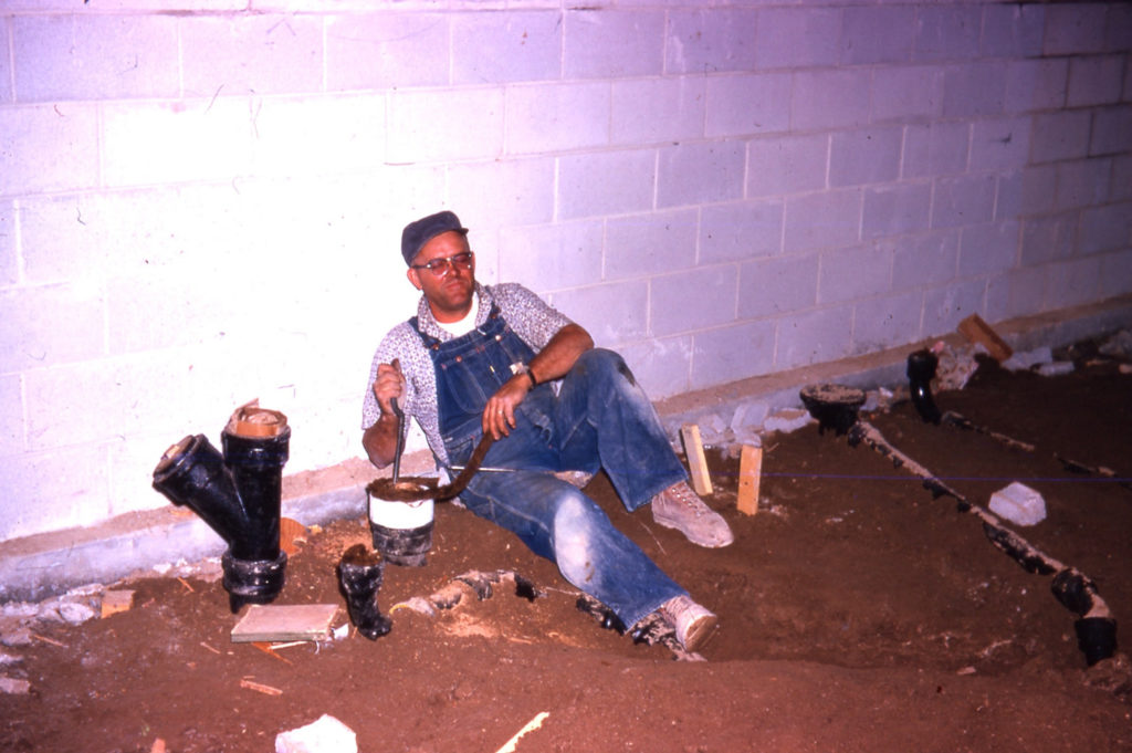 dillon plumbing employee fixing pipe